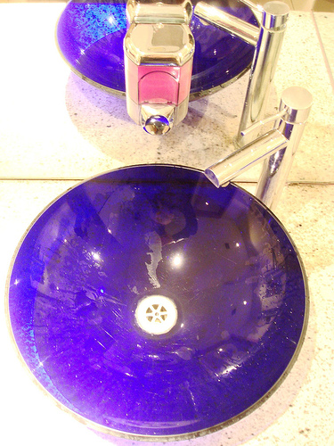 Life In Technicolor – Ideas For Creating The Perfect Bathroom